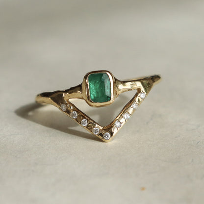 Alwyn Peak Ring | Emerald, Diamonds, 14k Gold