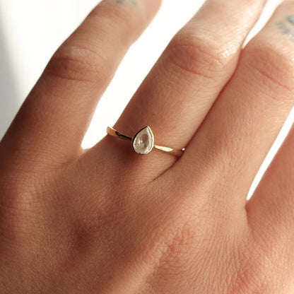 Eleni Solitaire | Icy Diamond, 18k Gold